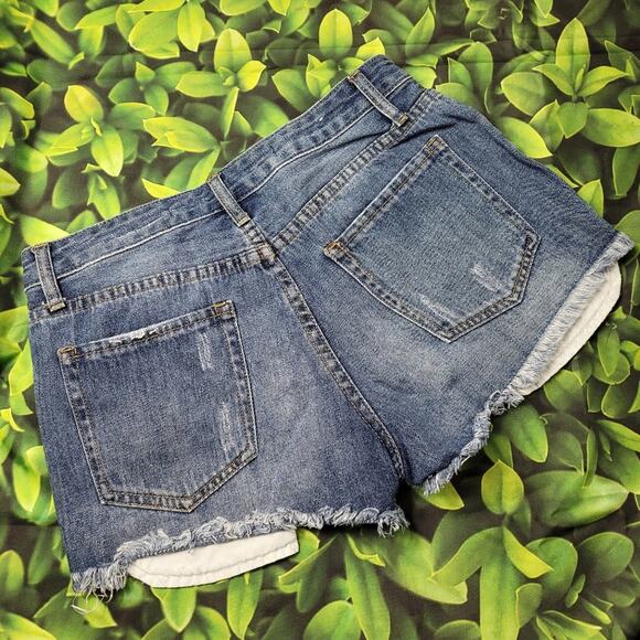 Harper style 77809 Distressed Embroidered Boho Denim Shorts size 27 - Picture 2 of 8